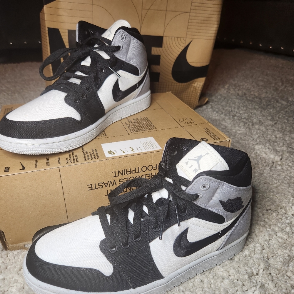 WMNS Air Jordan 1 MID SE